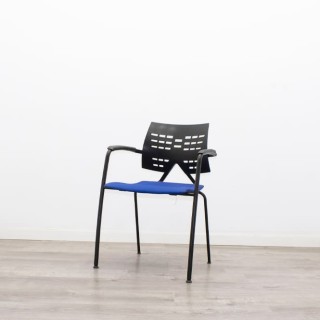 Silla confidente con respaldo PVC negro asiento tapizado azul