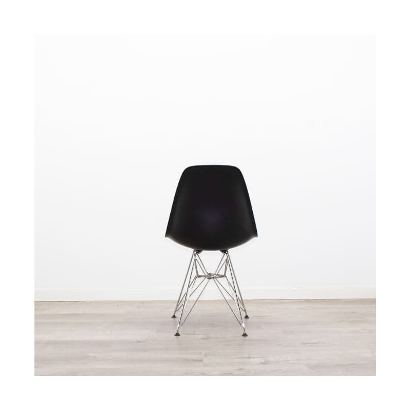 Silla colectividad VITRA en negro y base cromada