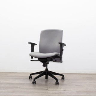 Silla operativa gris con sistema sincro 2