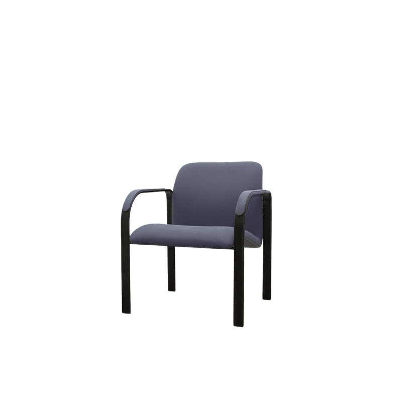 Silla confidente azul fija estructura negra con brazos