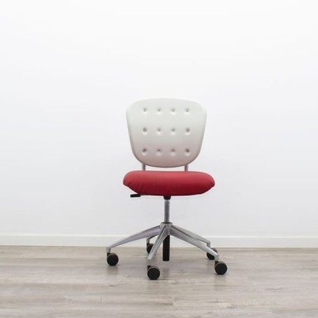Silla operativa con estructura gris - Mercaoficina
