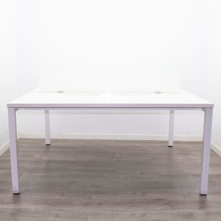 Mesa multipuestos de 2 o 4 puestos con separador de cristal laminado