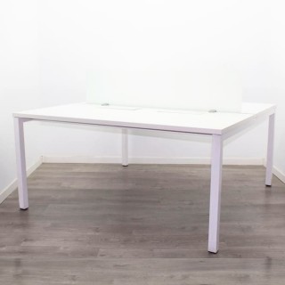 Mesa multipuestos de 2 o 4 puestos con separador de cristal laminado 2