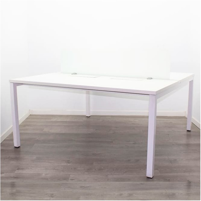 Mesa multipuestos de 2 o 4 puestos con separador de cristal laminado