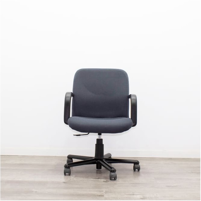 Silla operativa giratoria con brazos fijos