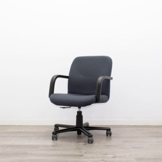 Silla operativa giratoria con brazos fijos 2