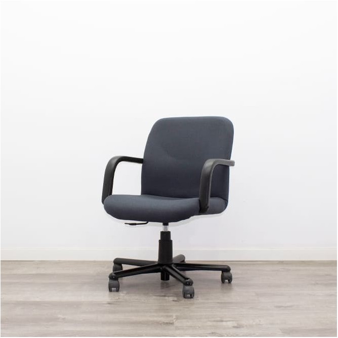 Silla operativa giratoria con brazos fijos