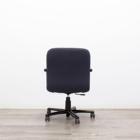 Silla operativa giratoria con brazos fijos