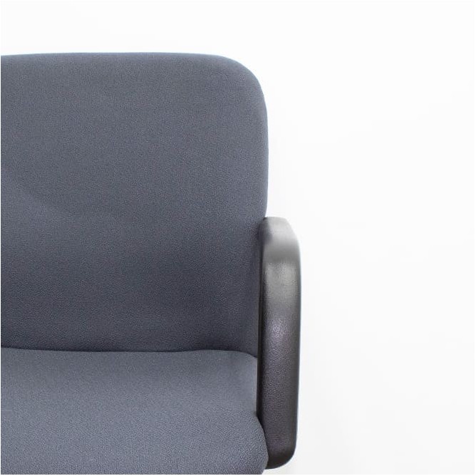 Silla operativa giratoria con brazos fijos
