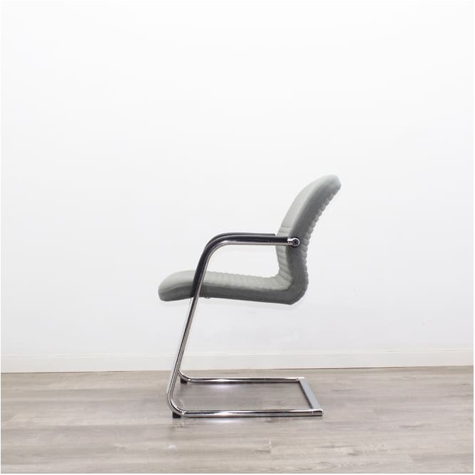 Silla confidente base patín en gris o negro