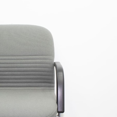 Silla confidente base patín en gris o negro