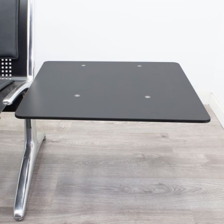 Bancada de piel negra de 2 o 3 plazas con mesa