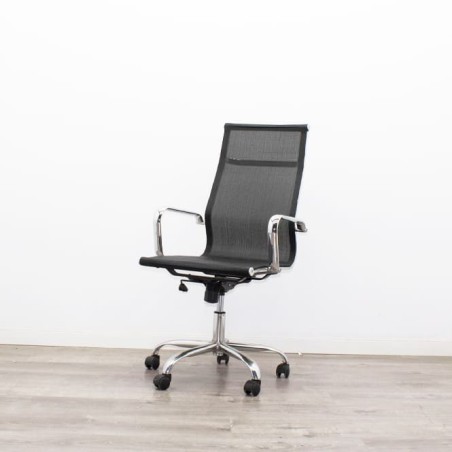 Silla dirección malla negra y estructura cromada