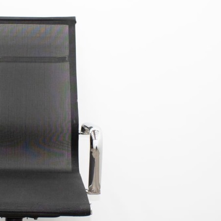 Silla dirección malla negra y estructura cromada