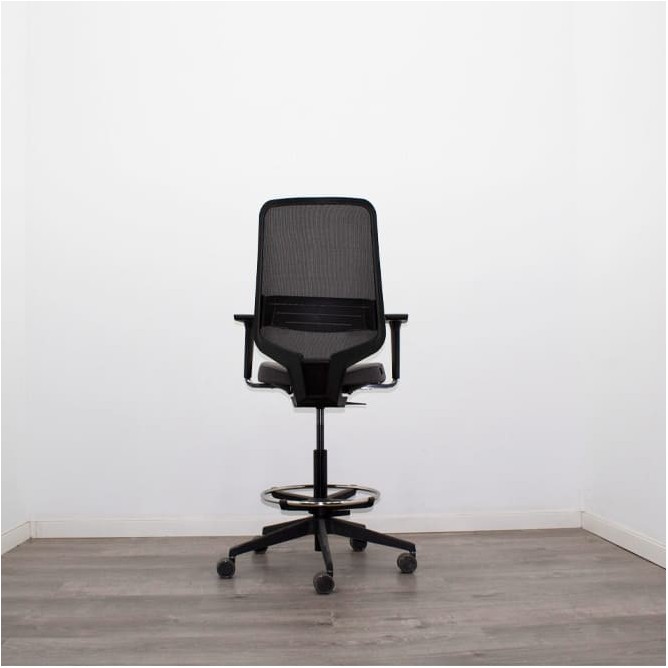 Taburete operativo respaldo malla asiento gris