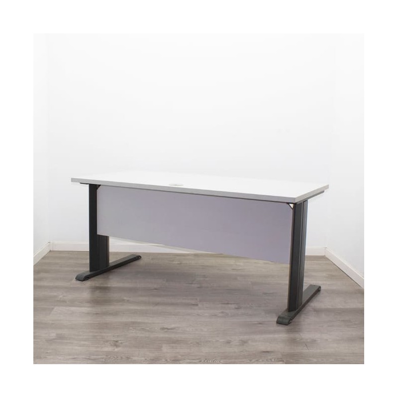 Mesa operativa con tapa gris de 160cm ancho