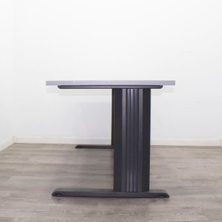 Mesa operativa con tapa gris de 160cm ancho