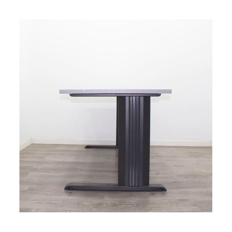 Mesa operativa con tapa gris de 160cm ancho