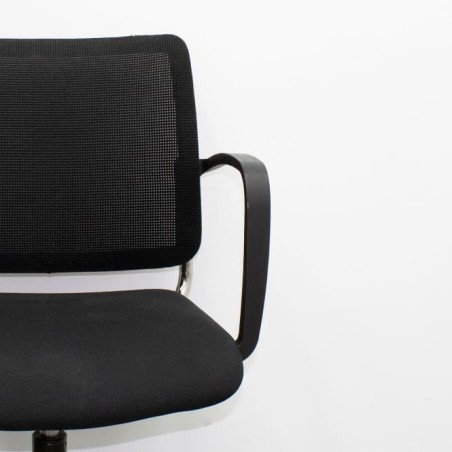 Silla operativa giratoria con brazos fijos respaldo rejilla