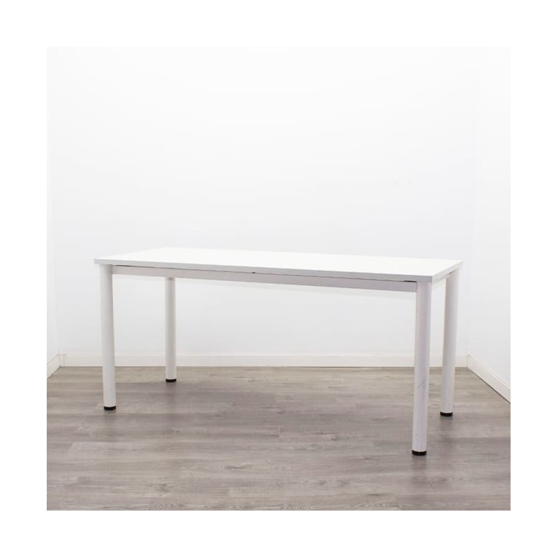 Mesa operativa blanca con patas tubulares de 160cm