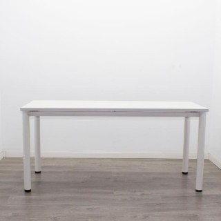 Mesa operativa blanca con patas tubulares de 160cm