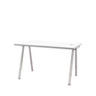 Mesa operativa blanca con patas regulables de 120cm