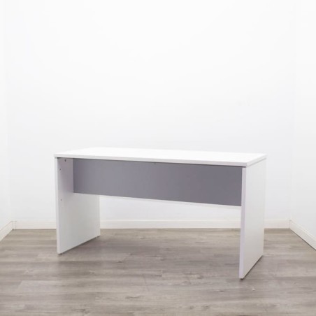 Mesa operativa blanca con pata panel de 140cm
