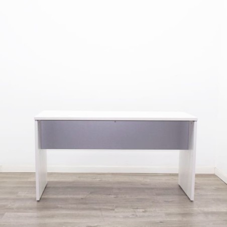 Mesa operativa blanca con pata panel de 140cm