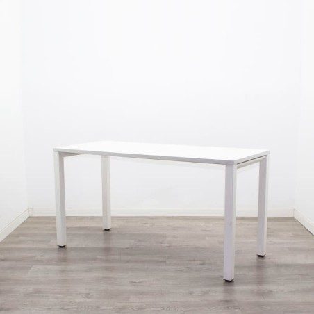 Mesa operativa blanca de 140cm