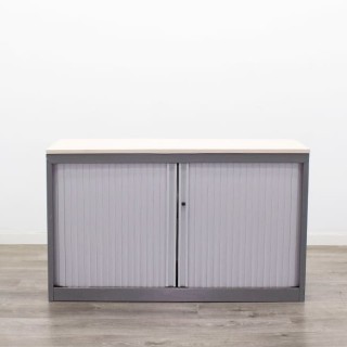 Armario metálico bajo gris y arce puertas persiana de 120cm 2