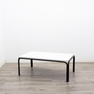 Mesa auxiliar negra con tapa melamina blanca 2