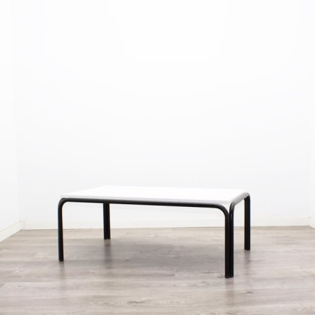 Mesa auxiliar negra con tapa melamina blanca