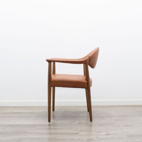 Silla clásica de espera en napel marron -  Mercaoficina