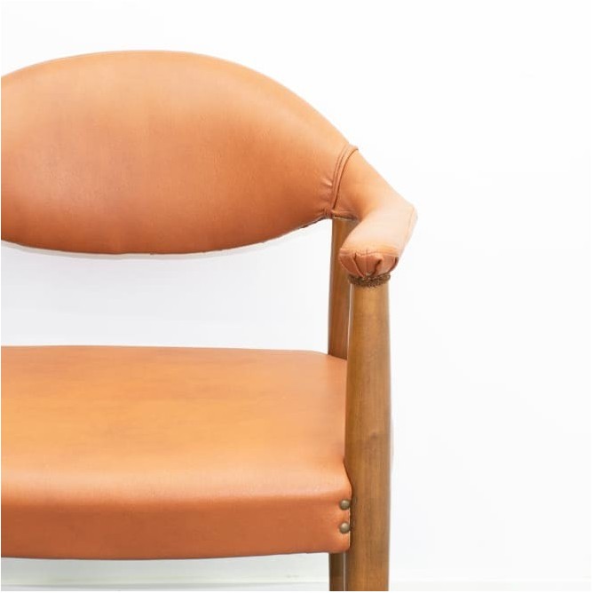Silla clásica de espera en napel marron -  Mercaoficina