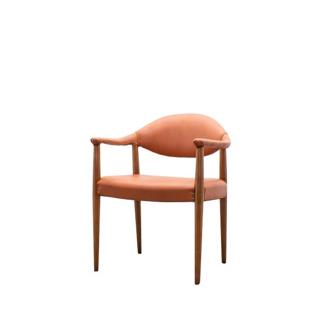 Silla clásica de espera en napel marrón