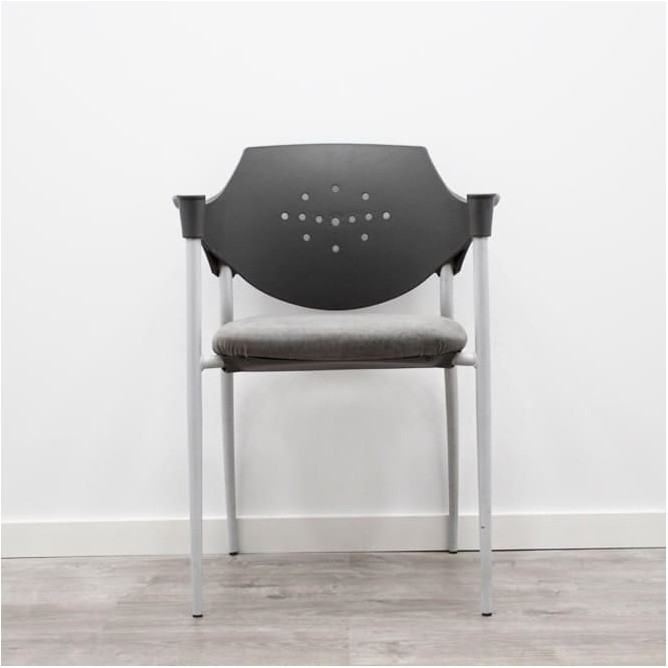 Silla confidente, respaldo PVC perforado con brazos - Mercaoficina