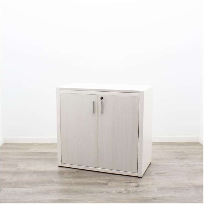 Armario metálico bajo todo puertas en blanco con beta de 84cm