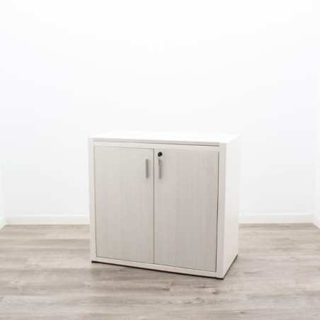 Armario metálico bajo todo puertas en blanco con beta de 84cm
