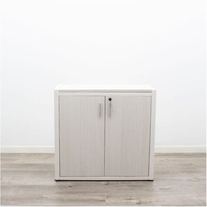 Armario metálico bajo todo puertas en blanco con beta de 84cm