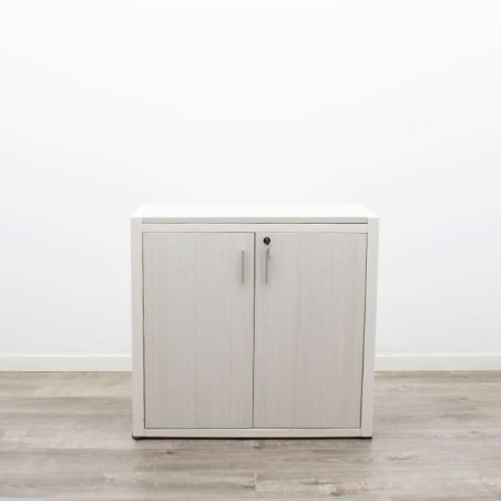 Armario metálico bajo todo puertas en blanco con beta de 84cm