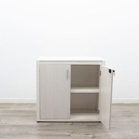 Armario metálico bajo todo puertas en blanco con beta de 84cm