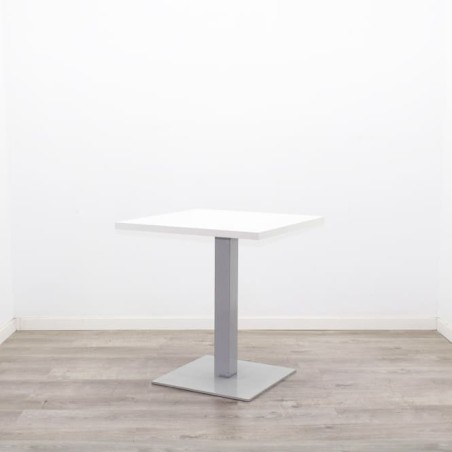 Mesa cafetería baja tapa cuadrada en blanco de 70cm