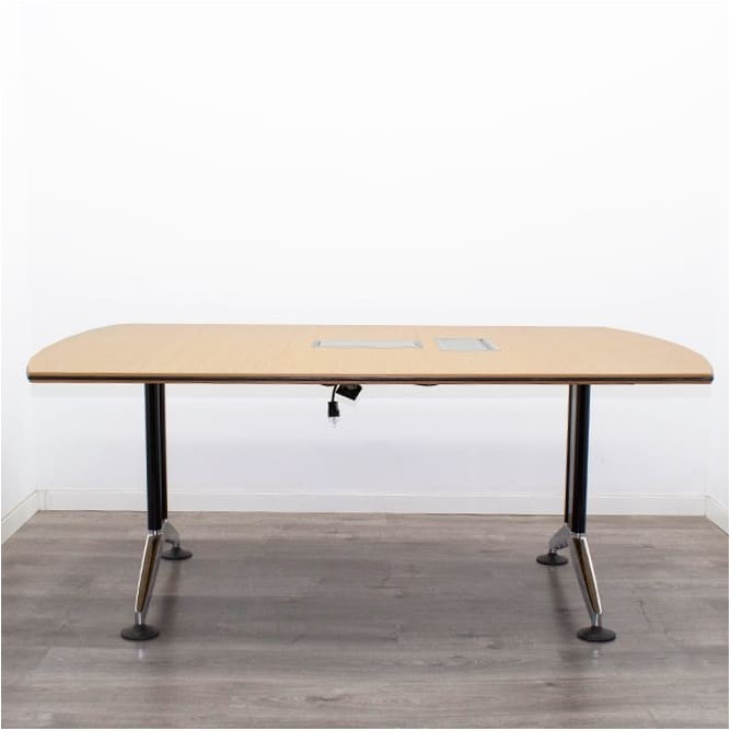 Mesa de juntas en peral electrificada de 180cm