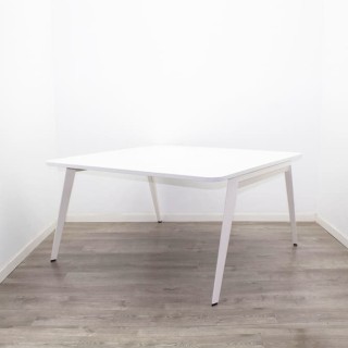 Mesa de juntas cuadrada blanca 2