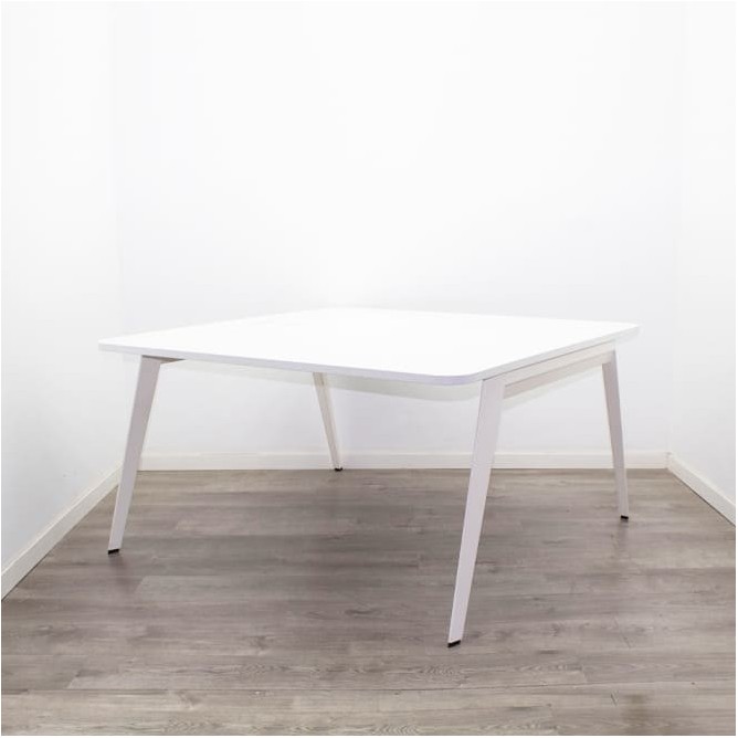 Mesa de juntas cuadrada blanca