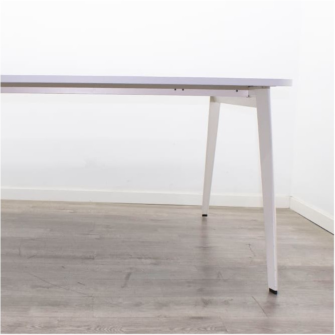 Mesa de juntas cuadrada blanca
