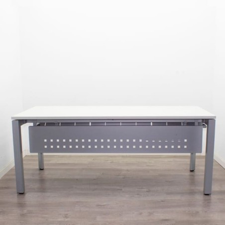 Mesa operativa blanca y gris de 180cm