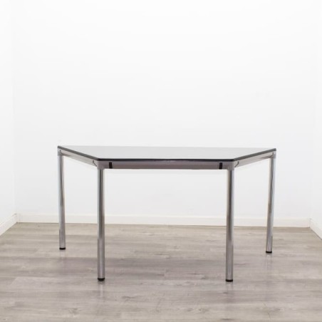 Mesa operativa de trapecio gris de 150cm