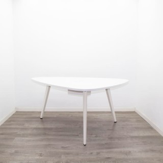 Mesa reunión triangular tapa en blanco 2