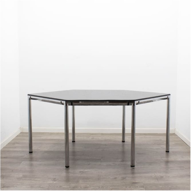 Mesa reunión trapezoidal tapa en negro de 175cm